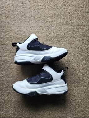 Air Jordan Max Aura 2 'White Black'